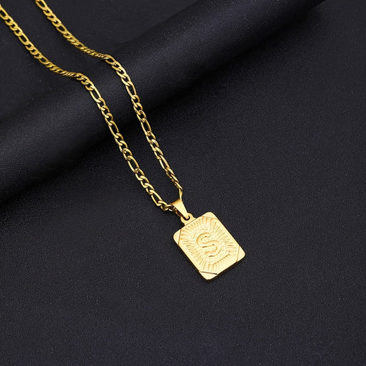 Heren Ketting | Vierkante Initiaal Hanger | Sportief & Verguld | Titaniumstaal – Goudkleurig